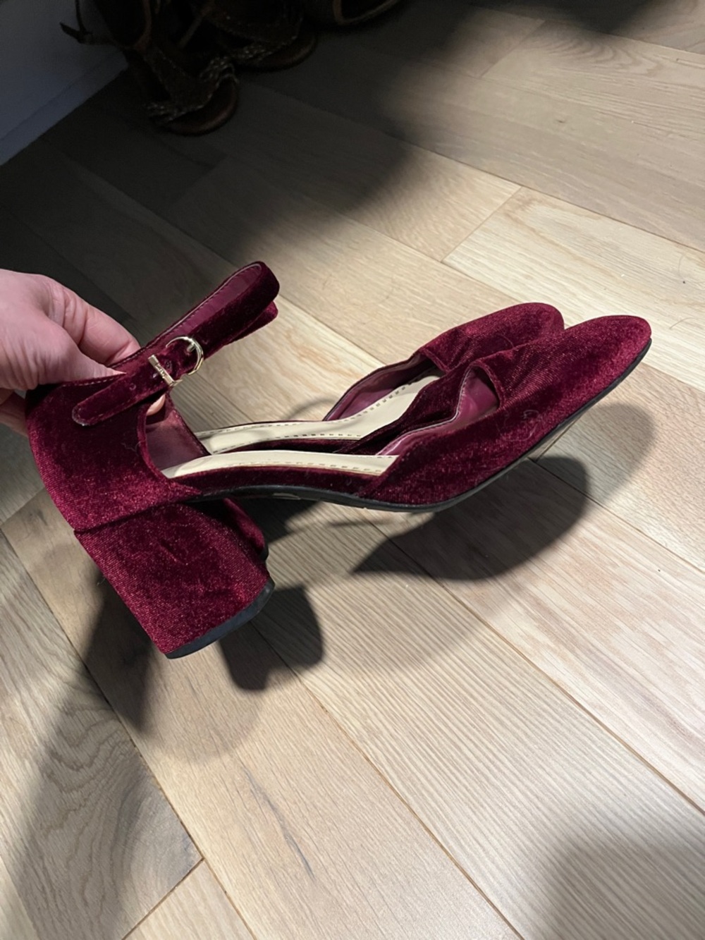 Circus by Sam Edelman Burgundy Velvet Ankle-Strap Heels size 8.5 - Picture 5 of 7